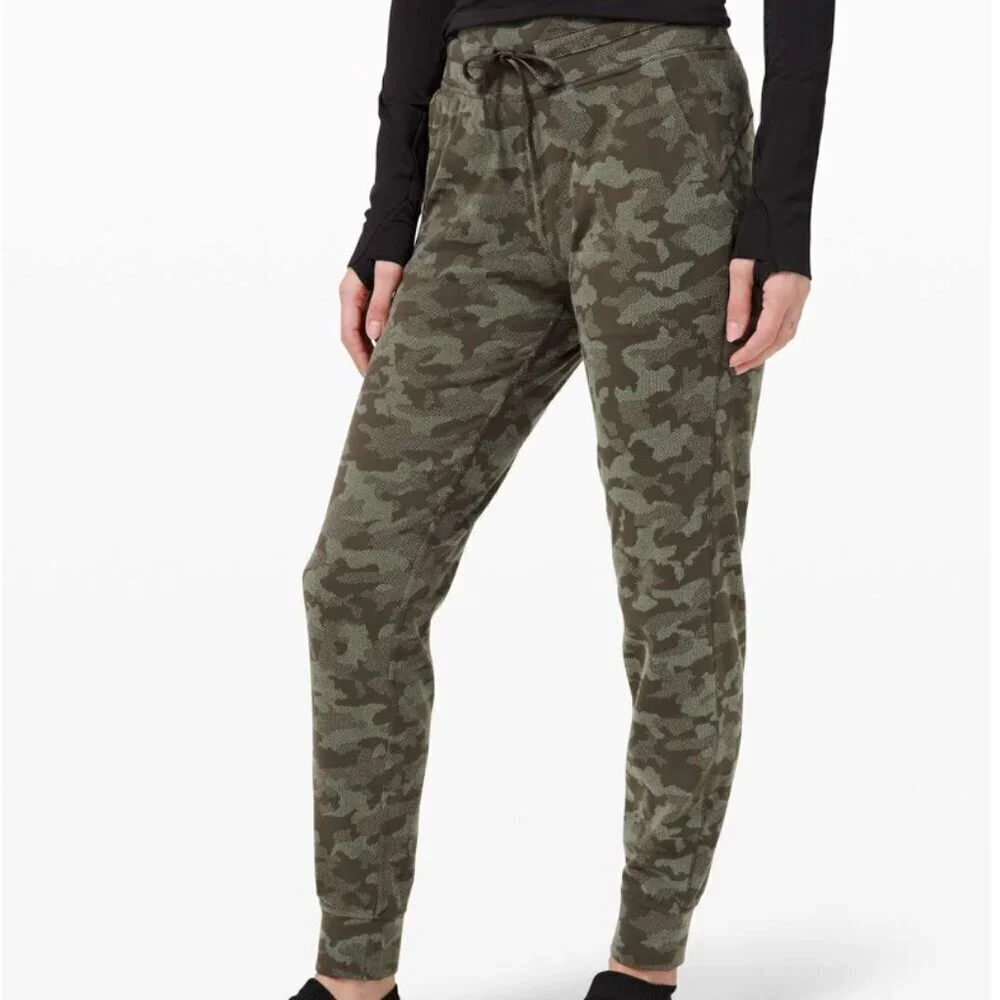 Lululemon Ready to Rulu Jogger Green Camo Size 2 Pants 29